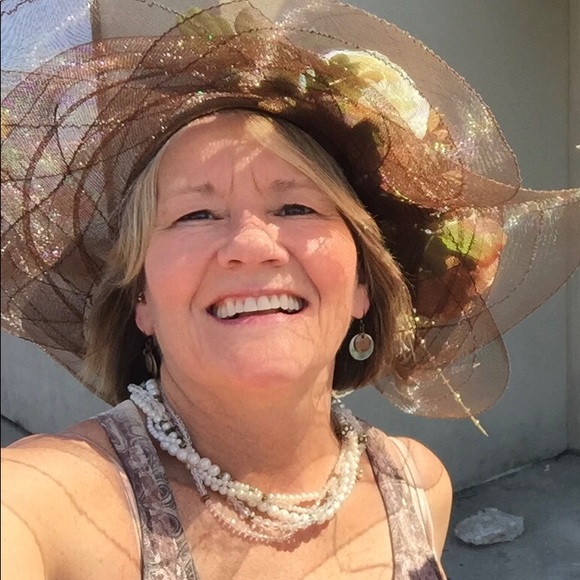 Meet your Posher, Kari - Picture 1 of 1